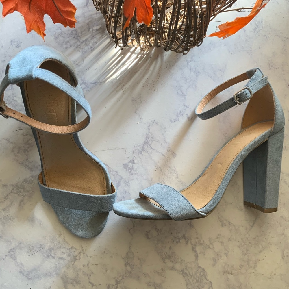 Beautiful blue heels 💙
